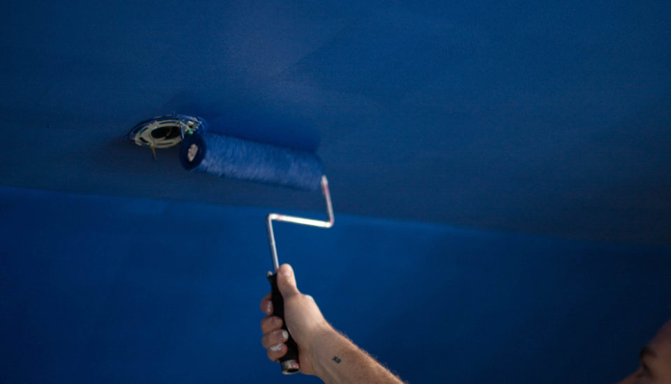 how to paint a dark ceiling