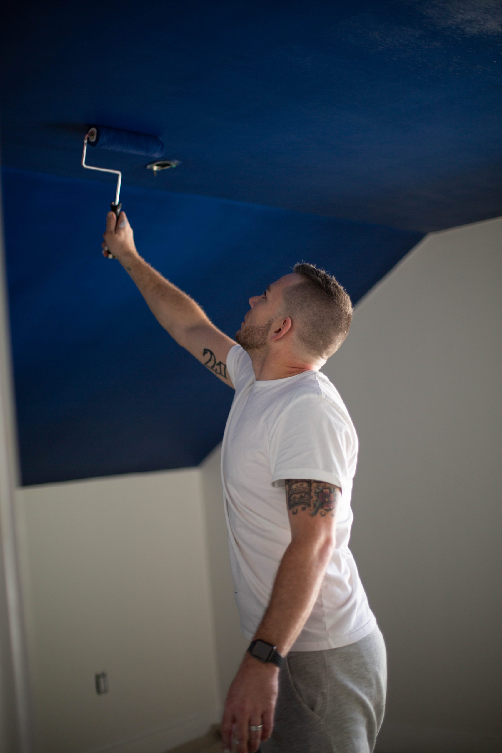 how to paint a dark ceiling