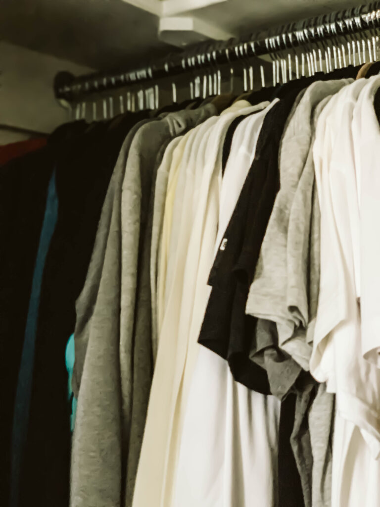 5 budget friendly closet organizing tips
