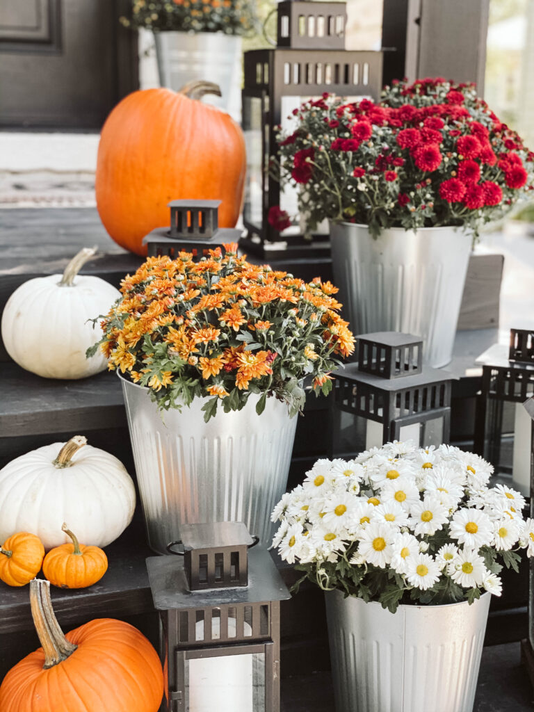 how to style your front porch for Fall 