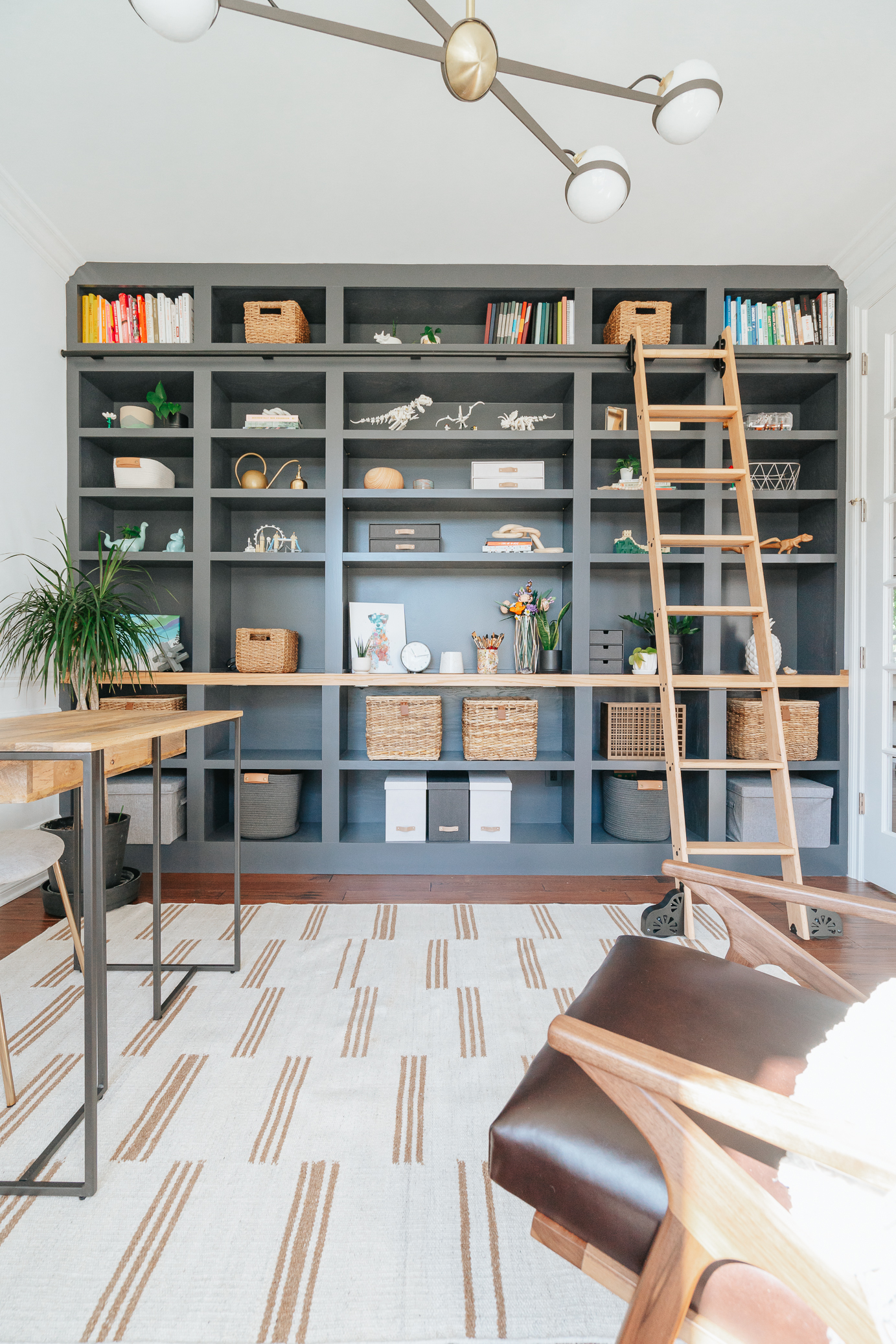 TOP 10 RULES FOR STYLING SHELVES image 3