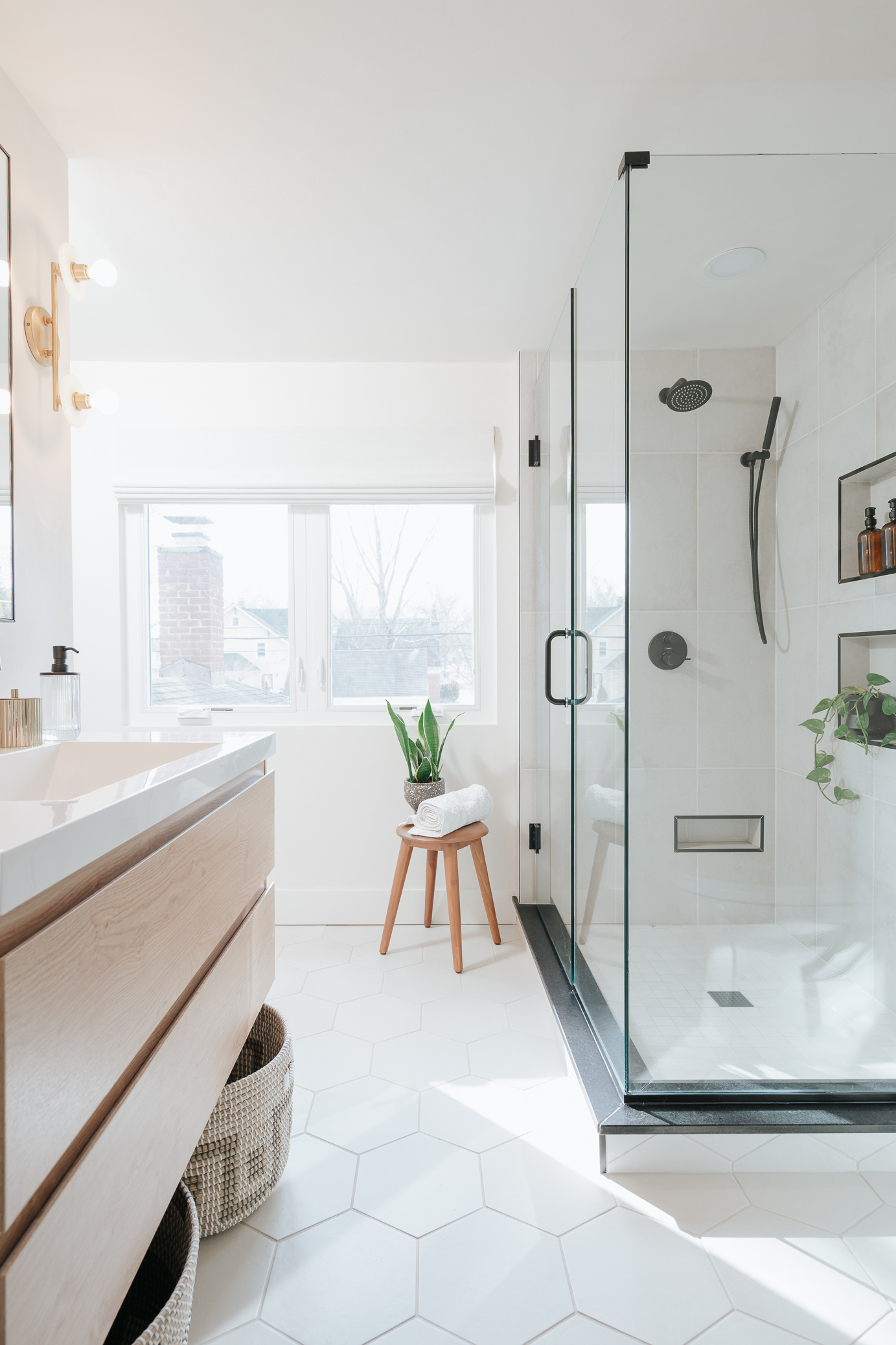 8 Easy Ways to Maximise a Small Bathroom Space